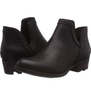 SOREL LOLA CUT OUT BOOT NEW W/BOX